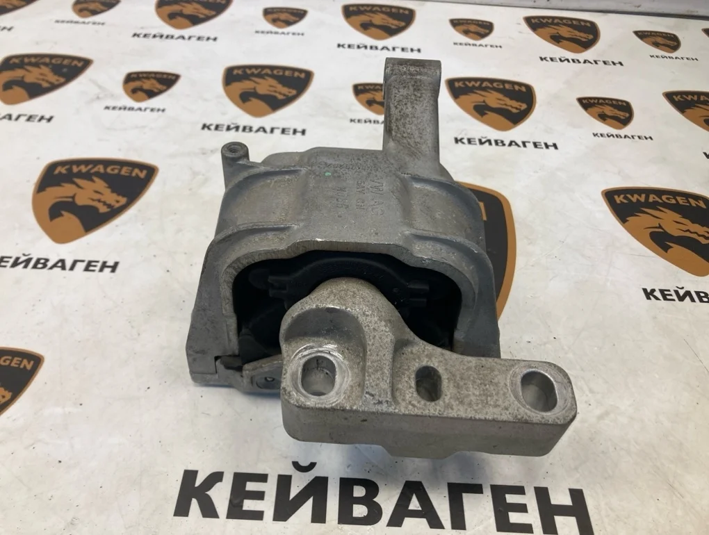 Подушка двигателя Audi Q3 8U