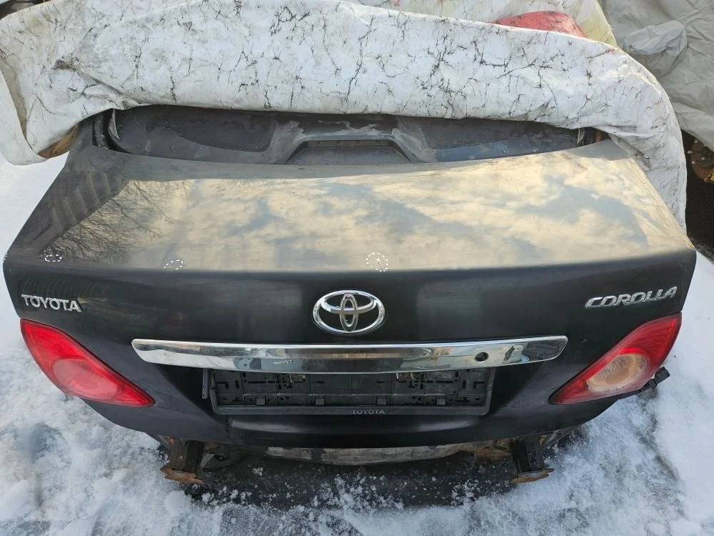 Крышка багажника на Toyota Corolla E150
