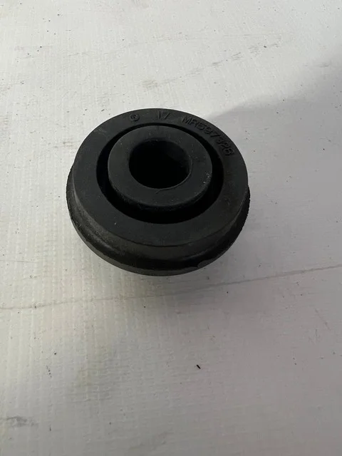Опора радиатора охлаждения верхняя NA4W MITSUBISHI GRANDIS NA4W 2003-2011, OUTLANDER XL CW 2007-2010, OUTLANDER XL CW 2010-2012
