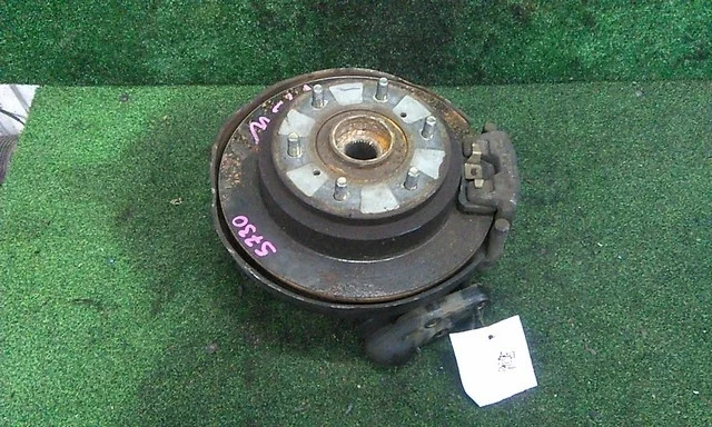 Кулак задний правый V75W MITSUBISHI PAJERO III / MONTERO III V6 / V7 2000-2002, PAJERO III / MONTERO III V6 / V7 2003-2006