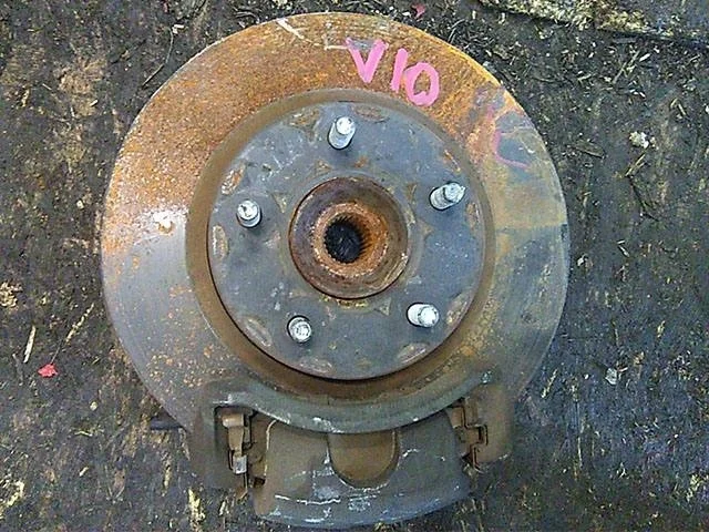 Кулак поворотный левый V10 NISSAN ALMERA TINO V10 1998-2006