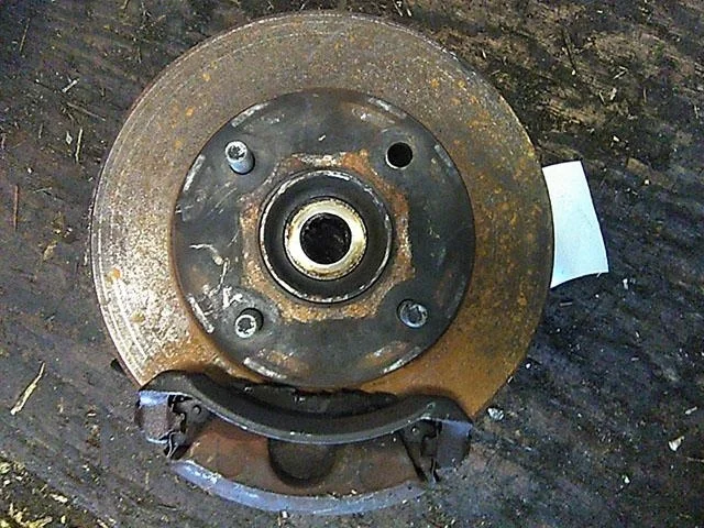 Кулак поворотный левый B15 NISSAN SUNNY B15 1998-2004