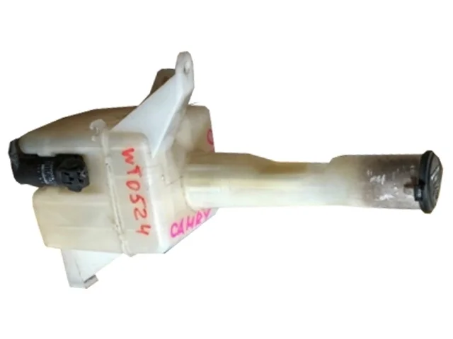 Бачок омывателя (дефект горловины) SV30 TOYOTA VISTA V30 1992-1994, CAMRY SV30 1992-1994