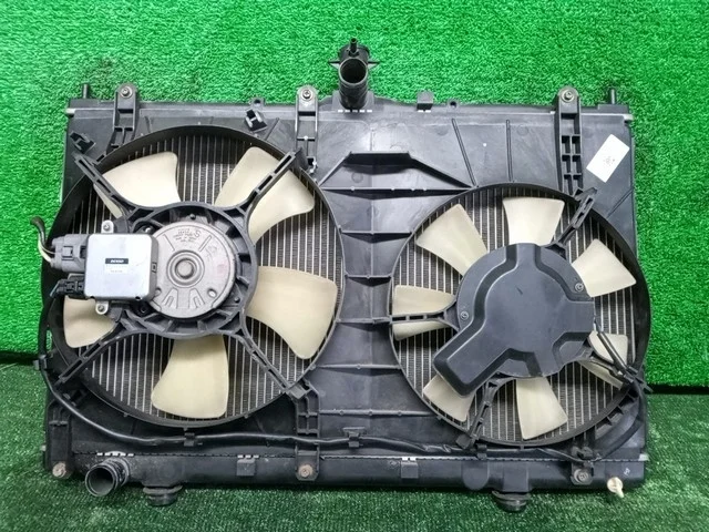Радиатор охлаждения двигателя NA4W MITSUBISHI GRANDIS NA4W 2003-2011