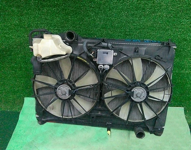 Радиатор охлаждения двигателя GRS182 TOYOTA CROWN S180 2003-2005