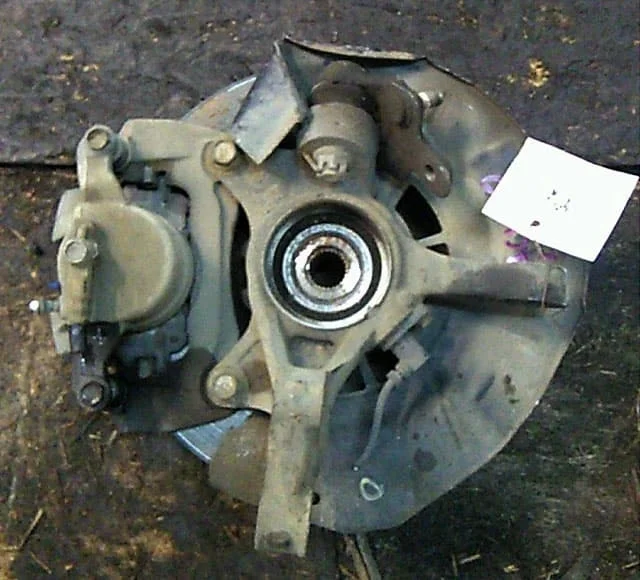 Кулак поворотный левый ACU30 TOYOTA HARRIER XU30 2003-2013, LEXUS RX II 300/330/350/400H XU30 2003-2006, RX II 300/330/350/400H XU30 2006-2009