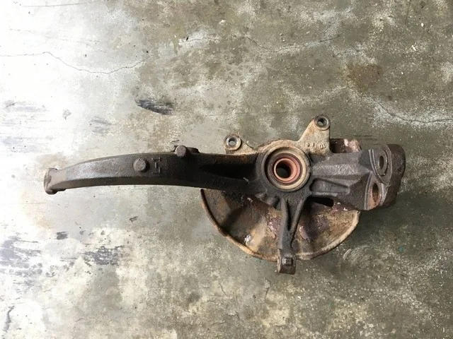 Кулак поворотный левый GG, GY3W MAZDA MAZDA 6 GG / GY 2002-2005, MAZDA 6 GG / GY 2005-2008