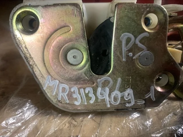 Замок двери задней левой K99W MITSUBISHI PAJERO SPORT I / MONTERO SPORT I K9 2005-2008, PAJERO SPORT I / MONTERO SPORT I K9 1997-2000