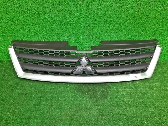 Решетка радиатора CW5W MITSUBISHI OUTLANDER XL CW 2007-2010