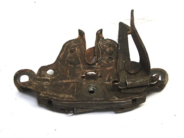 Замок капота MITSUBISHI GALANT АМЕРИКА EA 2002-2003, GALANT АМЕРИКА EA 1998-2001, ECLIPSE III D5 1999-2003, ECLIPSE III D5 2003-2005