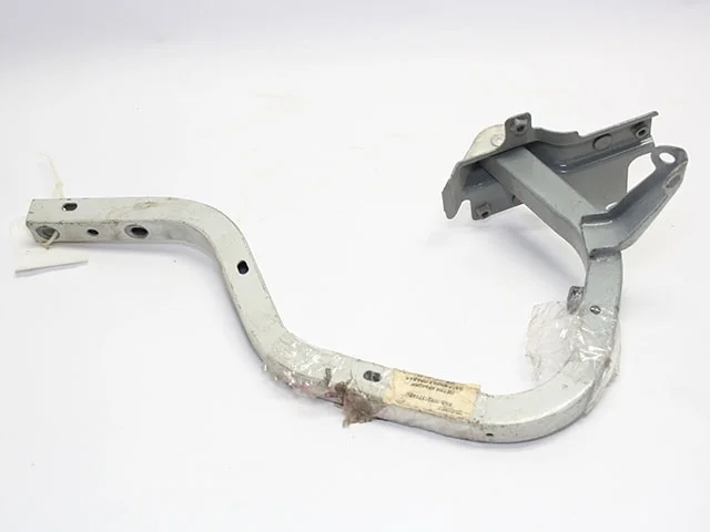 Петля крышки багажника правая MITSUBISHI GALANT ЕВРОПА E5 1993-1997, GALANT ЕВРОПА EA 1997-2003