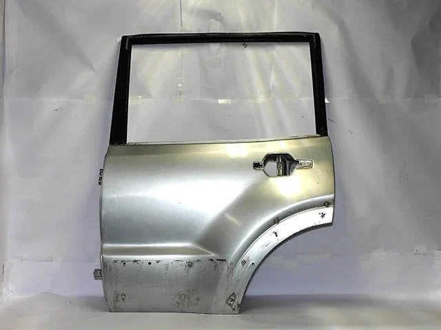 Дверь задняя левая MITSUBISHI PAJERO III / MONTERO III V6 / V7 2000-2002, PAJERO III / MONTERO III V6 / V7 2003-2006