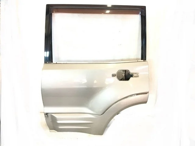 Дверь задняя левая (скол на расширителе) V75W MITSUBISHI PAJERO III / MONTERO III V6 / V7 2000-2002, PAJERO III / MONTERO III V6 / V7 2003-2006