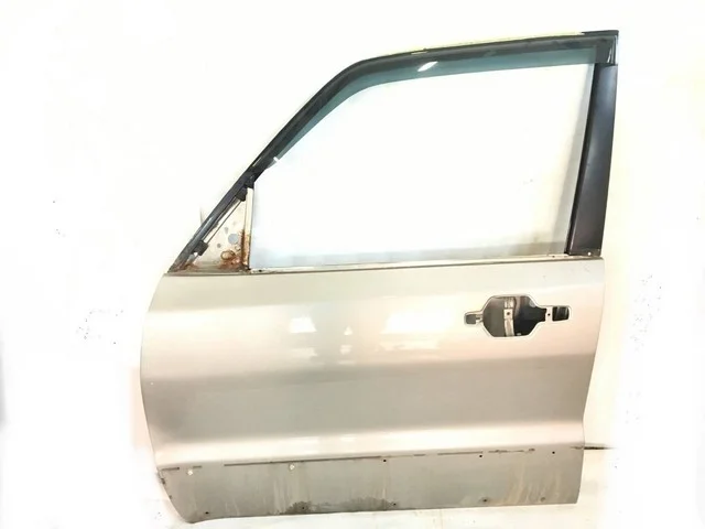Дверь передняя левая (небольшая коррозия) V75W MITSUBISHI PAJERO III / MONTERO III V6 / V7 2000-2002, PAJERO III / MONTERO III V6 / V7 2003-2006