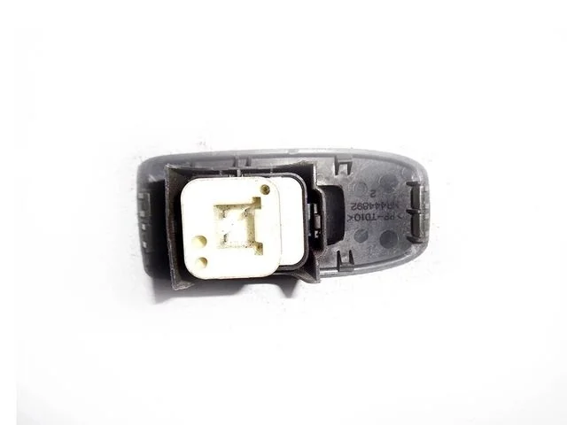 Кнопка стеклоподъемника двери MITSUBISHI PAJERO III / MONTERO III V6 / V7 2000-2002, PAJERO III / MONTERO III V6 / V7 2003-2006