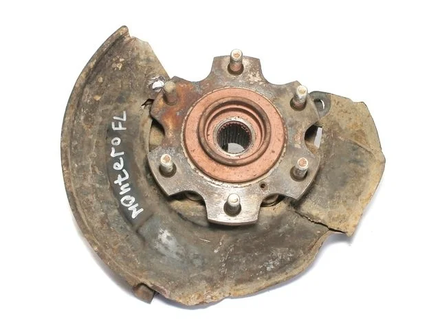 Кулак поворотный левый MITSUBISHI PAJERO III / MONTERO III V6 / V7 2000-2002, PAJERO III / MONTERO III V6 / V7 2003-2006