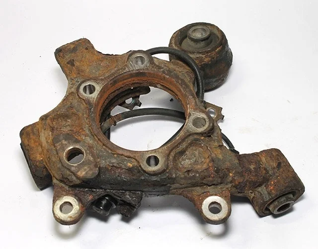Кулак задний правый MITSUBISHI PAJERO III / MONTERO III V6 / V7 2000-2002, PAJERO III / MONTERO III V6 / V7 2003-2006