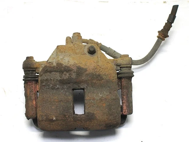 Суппорт тормозной передний левый NISSAN ALMERA N16 2003-2006, ALMERA N16 2000-2003, PRIMERA II P11 1995-2000, PRIMERA II P11 2000-2002