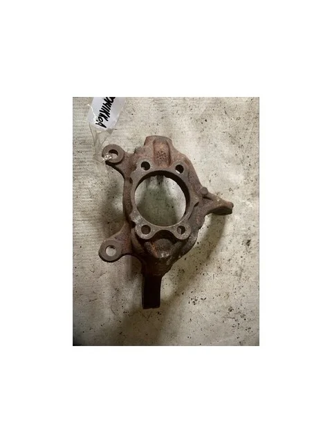 Кулак поворотный правый NISSAN JUKE YF15 2014-2019, TIIDA C13 2015-2018, JUKE YF15 2010-2014, SENTRA VII B17 2014-2017
