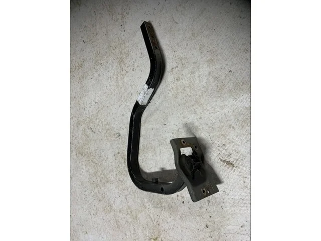 Петля крышки багажника правая INFINITI INFINITI I35 A33 2000-2004, NISSAN MAXIMA V A33 1999-2006