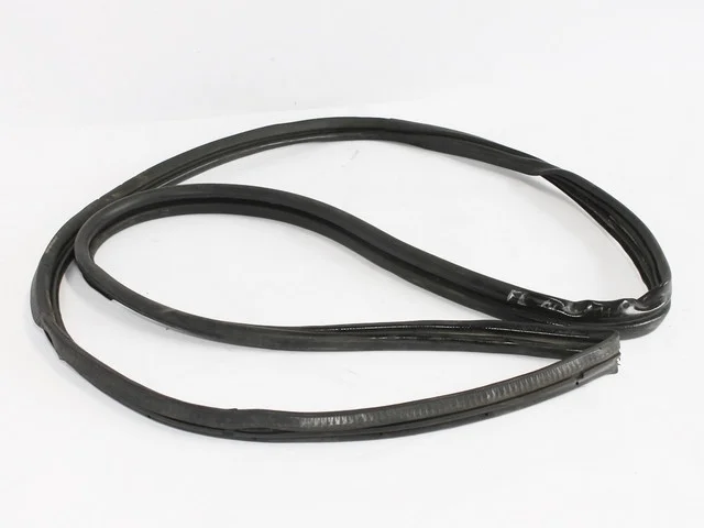 Уплотнитель проема двери передней левой INFINITI INFINITI I35 A33 2000-2004, NISSAN MAXIMA V A33 1999-2006