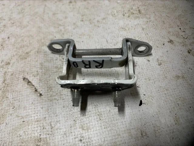 Петля двери задняя правая верхняя F15E NISSAN JUKE YF15 2010-2014