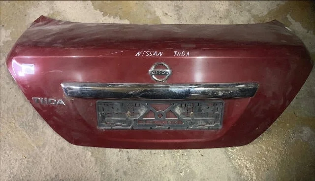 Крышка багажника (дефект замят угол, коррозия) NISSAN TIIDA C11 2007-2014