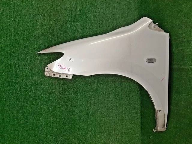 Крыло переднее левое (царапина) LW3W MAZDA MPV LW 2003-2006
