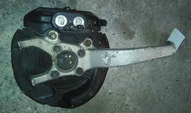 Кулак поворотный левый GRX120 LEXUS GS III 300/400/430 S190 2005-2007, GS III 300/400/430 S190 2007-2011