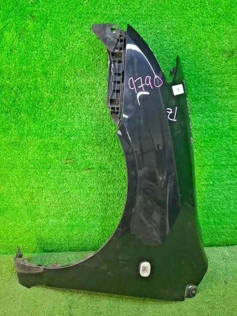 Крыло переднее левое ZZE124 TOYOTA COROLLA RUNX E120 2001-2006