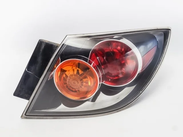 Фонарь задний правый внешний (отличное состояние) BKEP MAZDA MAZDA 3 BK 2003-2006, MAZDA 3 BK 2006-2009, AXELA BK 2003-2006, AXELA BK 2006-2009