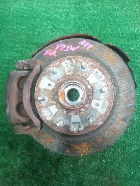 Кулак поворотный правый V73W MITSUBISHI PAJERO III / MONTERO III V6 / V7 2000-2002, PAJERO III / MONTERO III V6 / V7 2003-2006