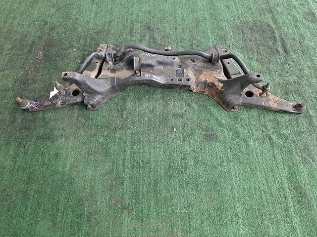 Балка передняя (правый рычаг погнут) CU2W MITSUBISHI OUTLANDER CU 2003-2007, AIRTREK CU 2001-2005
