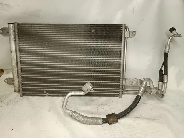 Радиатор кондиционера (хорошее состояние) 1T2 VOLKSWAGEN TOURAN I 1T1 / 1T2 2006-2010
