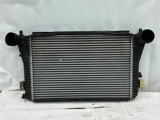 Радиатор интеркулера 137 VOLKSWAGEN JETTA V 1K2 / 1K5 2005-2011, SCIROCCO III 2008-2014, TOURAN I 1T1 / 1T2 2006-2010