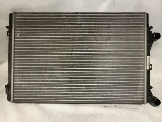 Радиатор охлаждения двигателя (отличное состояние) 1T2 VOLKSWAGEN TOURAN I 1T1 / 1T2 2006-2010