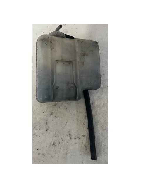 Бачок расширительный V78W MITSUBISHI PAJERO III / MONTERO III V6 / V7 2000-2002, PAJERO III / MONTERO III V6 / V7 2003-2006