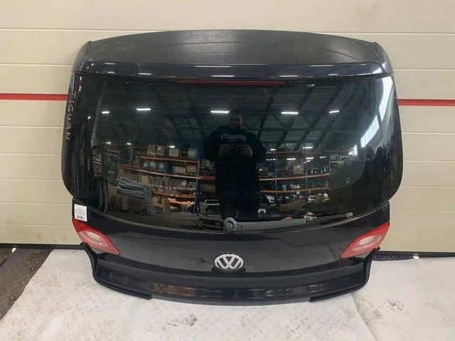 Крышка багажника (потерта) 5N VOLKSWAGEN TIGUAN I 5N1 / 5N2 2007-2011, TIGUAN I 5N1 / 5N2 2011-2018