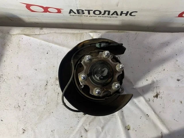 Кулак задний правый V75W MITSUBISHI PAJERO III / MONTERO III V6 / V7 2000-2002, PAJERO III / MONTERO III V6 / V7 2003-2006
