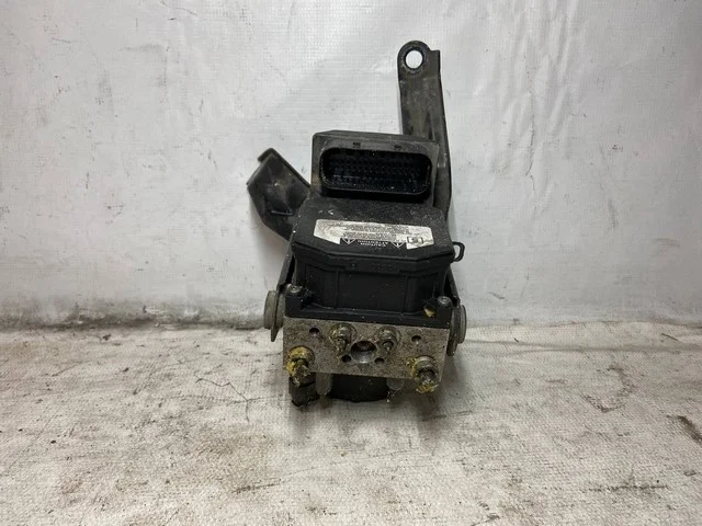 Блок ABS AZT251 TOYOTA AVENSIS T250 2006-2008