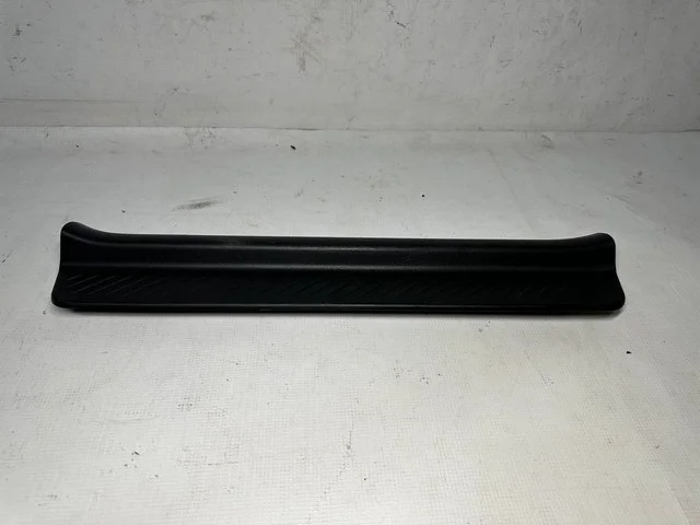 Накладка порога двери передней левой BK5P MAZDA MAZDA 3 BK 2003-2006, MAZDA 3 BK 2006-2009, AXELA BK 2003-2006, AXELA BK 2006-2009