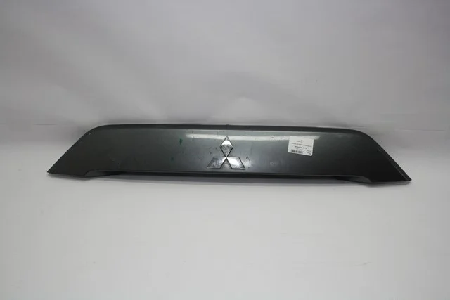 Накладка крышки багажника (трещина) MITSUBISHI OUTLANDER XL CW 2007-2010