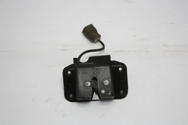 Замок крышки багажника TOYOTA LAND CRUISER 100 1998-2002, LAND CRUISER 100 2002-2005, LAND CRUISER 100 2005-2007, LEXUS LX470 J100 1998-2002