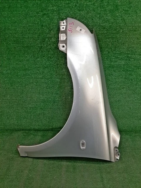Крыло переднее левое (царапина) AZT251 TOYOTA AVENSIS T250 2003-2006