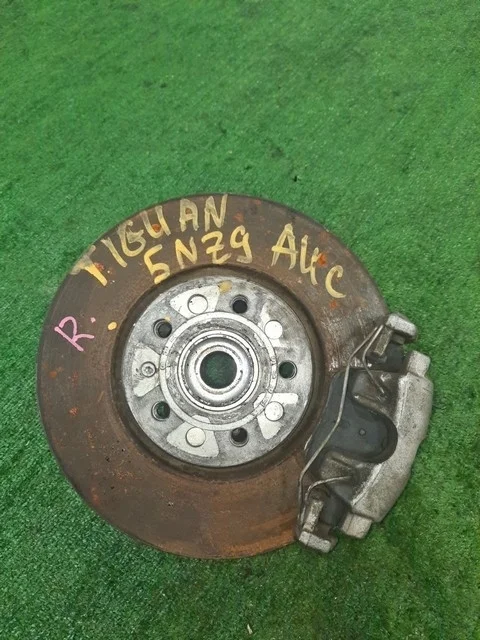 Кулак поворотный правый 5N2 VOLKSWAGEN TOURAN II 1T3 2010-2015, JETTA V 1K2 / 1K5 2005-2011, CADDY III 2K / 2C 2004-2010, CADDY III 2K / 2C 2010-2015