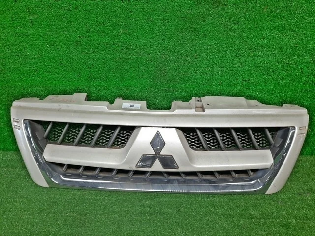 Решетка радиатора V73W MITSUBISHI PAJERO III / MONTERO III V6 / V7 2003-2006