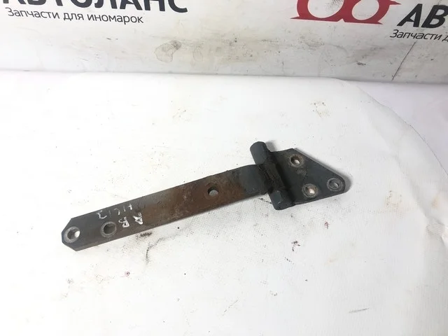 Петля крышки багажника нижняя (небольшой люфт) V25W MITSUBISHI PAJERO II / MONTERO II V1 / V2 / V3 / V4 1991-1996