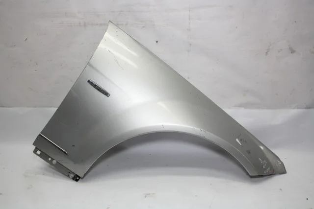 Крыло переднее правое (потерто) MERCEDES BENZ MERCEDES BENZ C-CLASS W204 2007-2015