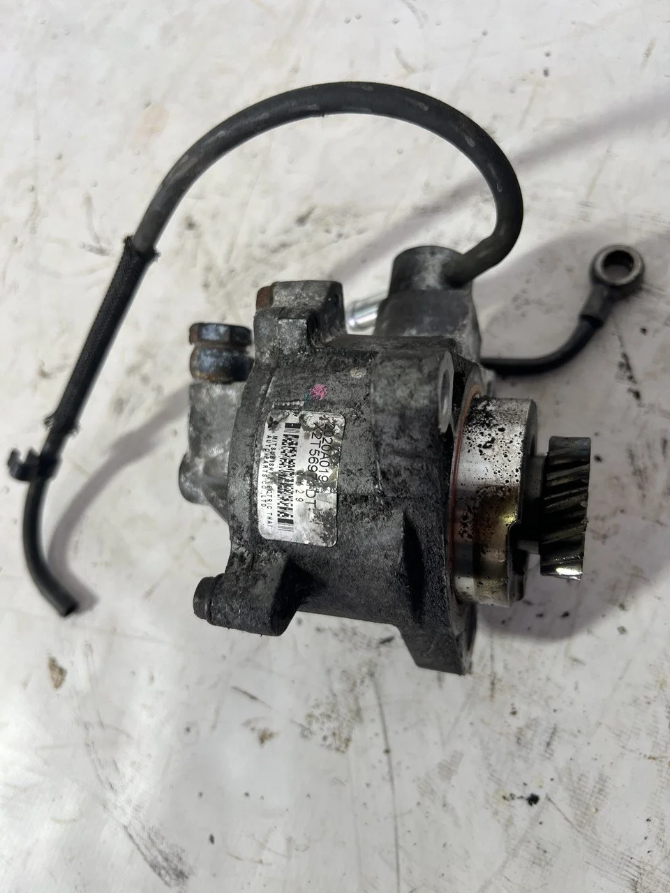 Насос вакуумный V98W MITSUBISHI PAJERO IV / MONTERO IV V8 / V9 2006-2011, PAJERO IV / MONTERO IV V8 / V9 2011-2014