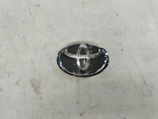 Эмблема решетки радиатора (дефект хрома) ACV40 TOYOTA CAMRY XV40 2006-2009, CAMRY XV40 2009-2011